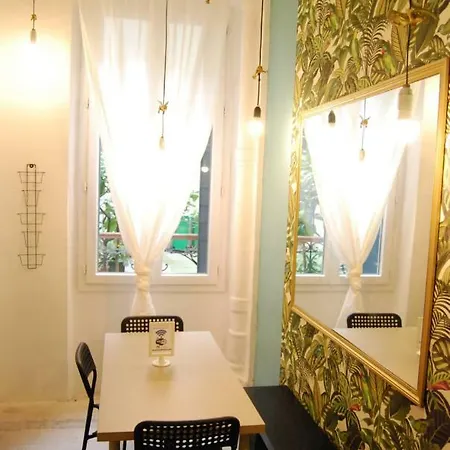 Arty 20m² District Of Batignolles * Paris